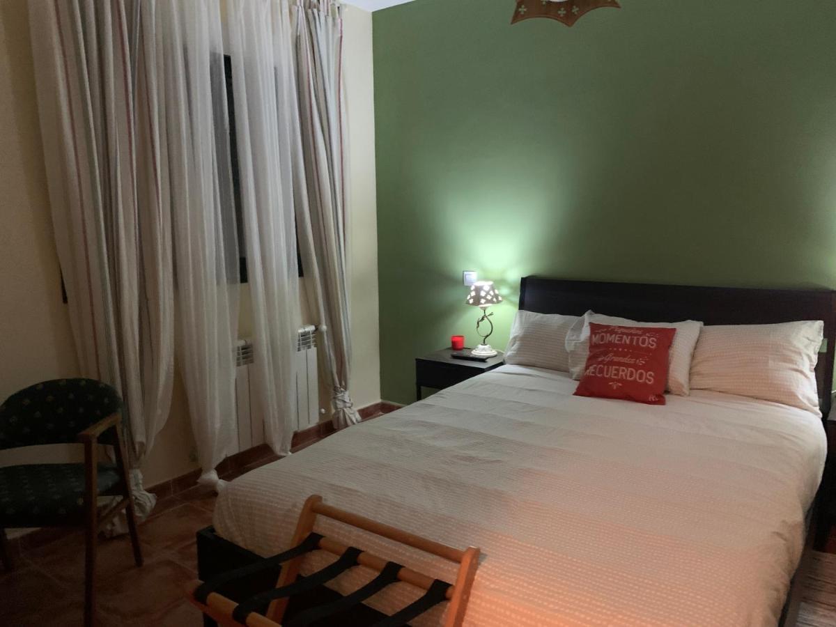 Chalet Pradonavas Guest House Navas de San Antonio ภายนอก รูปภาพ